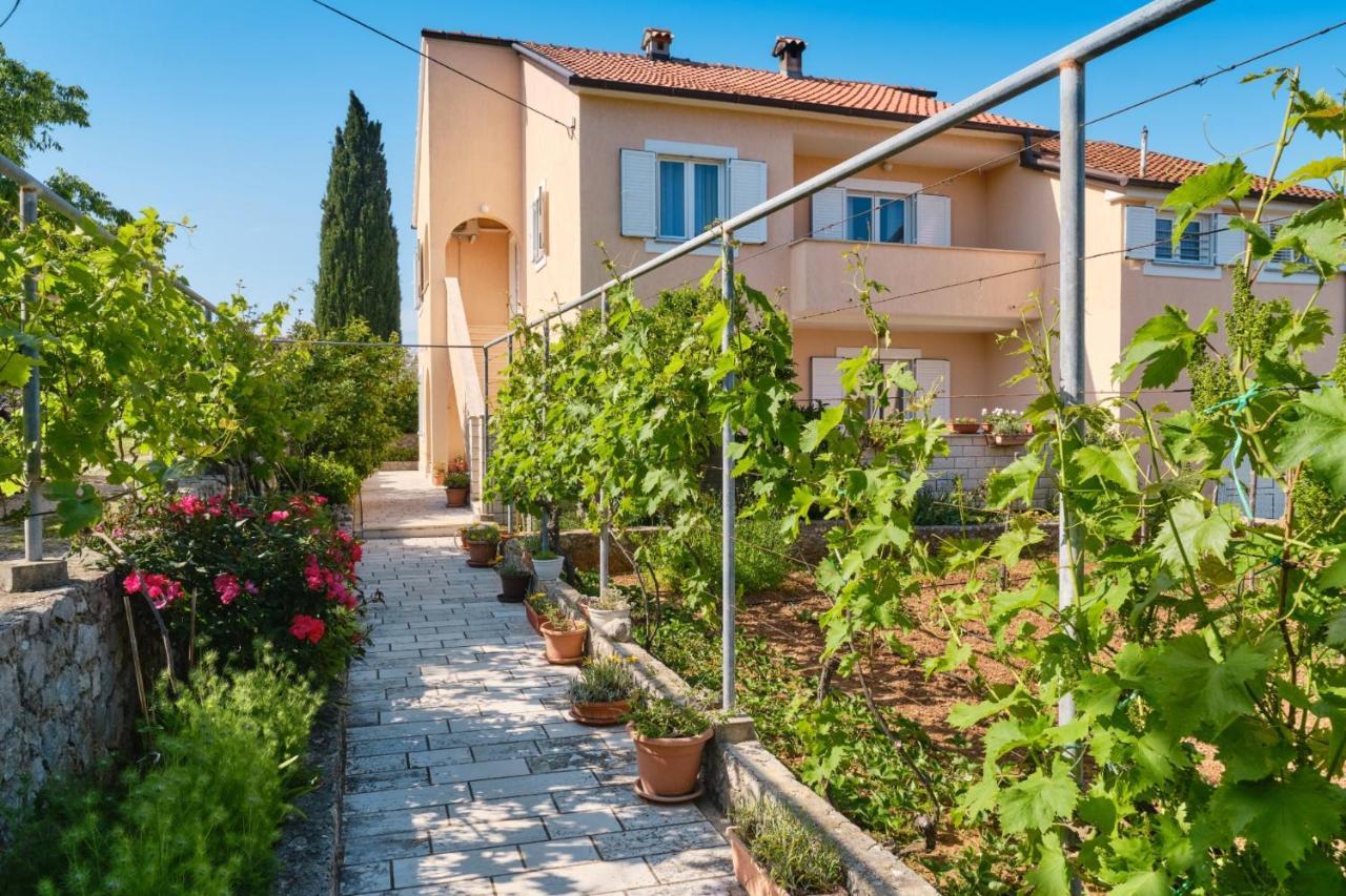 Apartments Blanka Нерезине Экстерьер фото
